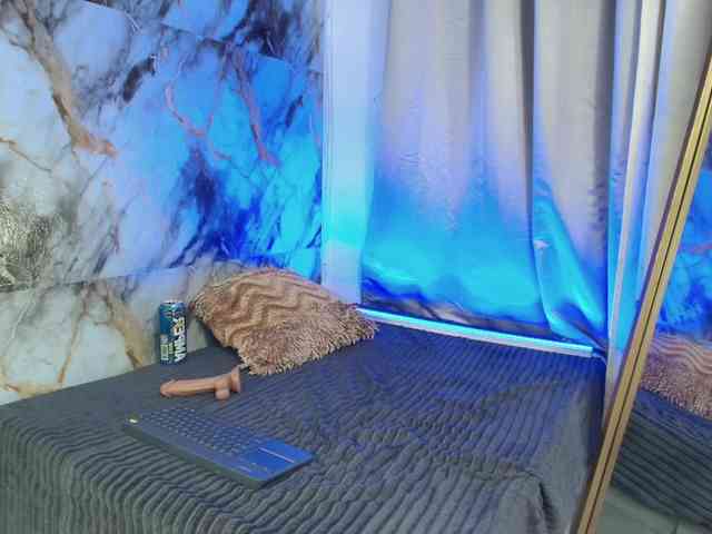 nicole-bigboobs webcam