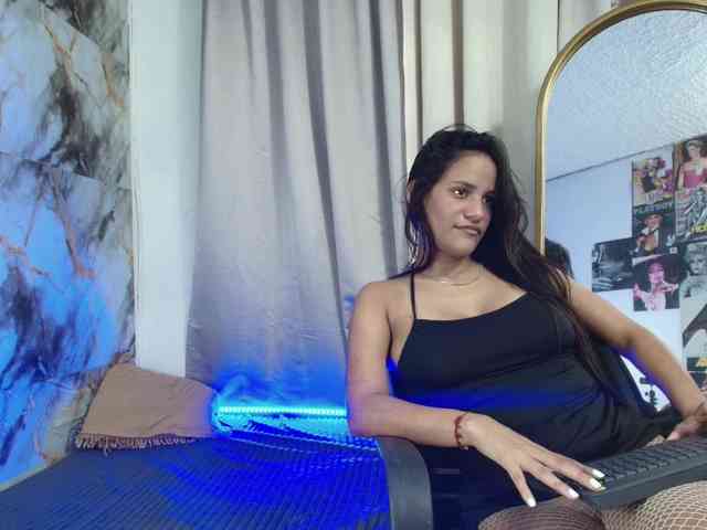 nicole-bigboobs webcam