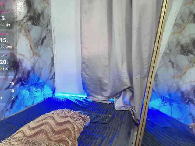 nicole-bigboobs webcam