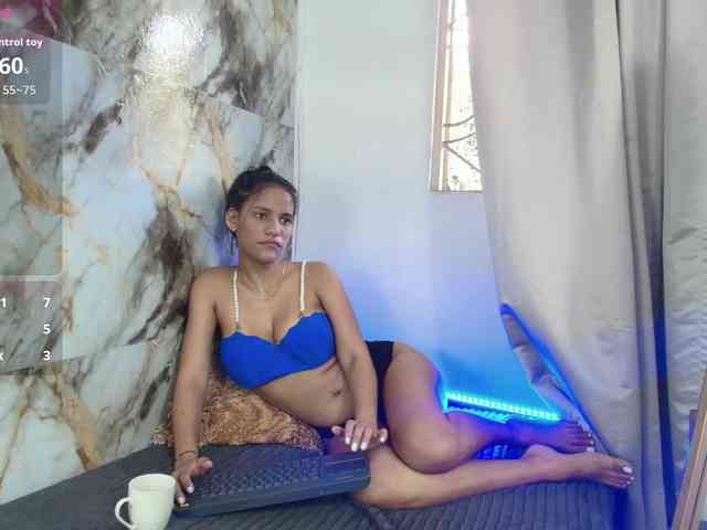 nicole-bigboobs webcam