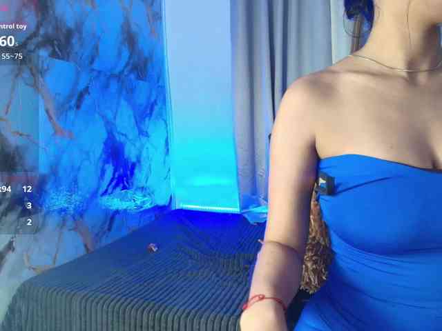 nicole-bigboobs webcam