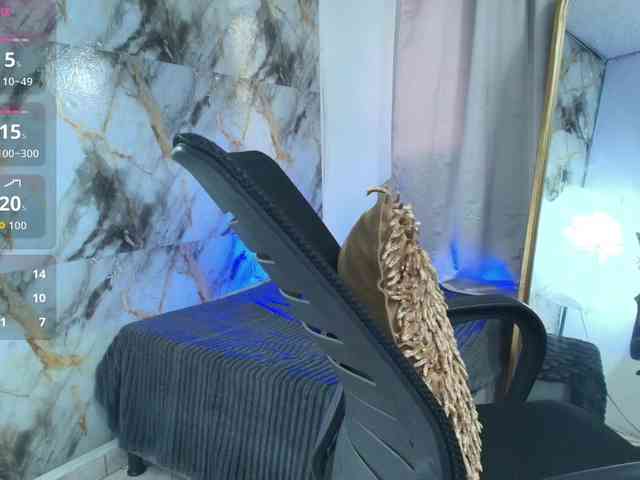 nicole-bigboobs webcam