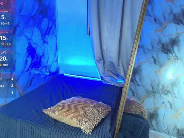 nicole-bigboobs webcam