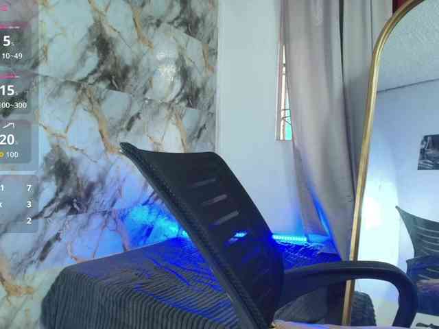 nicole-bigboobs webcam