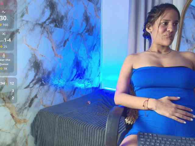 nicole-bigboobs webcam