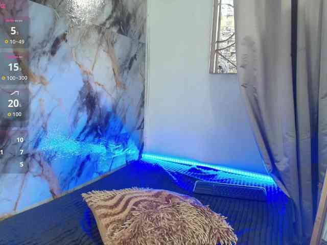 nicole-bigboobs webcam