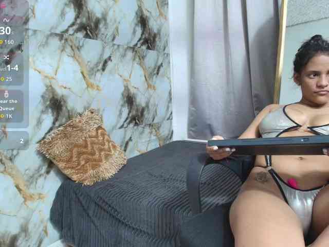 nicole-bigboobs webcam