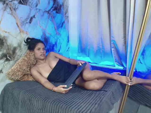 nicole-bigboobs webcam