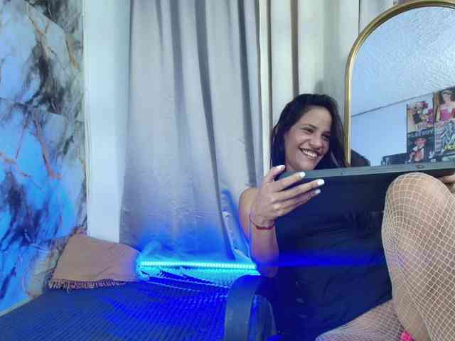 nicole-bigboobs webcam