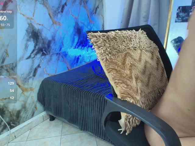 nicole-bigboobs webcam