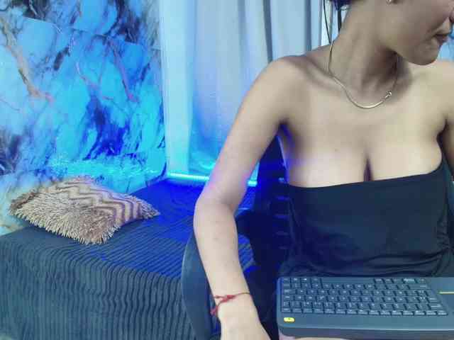 nicole-bigboobs webcam