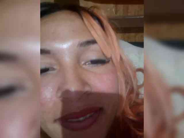 ZunaraOfficial1 webcam