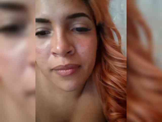 ZunaraOfficial1 webcam