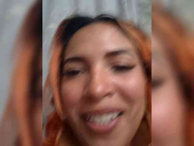 ZunaraOfficial1 webcam