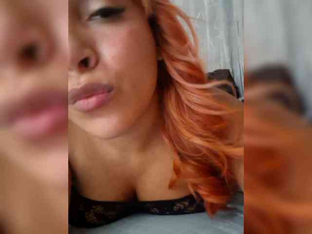 ZunaraOfficial1 webcam