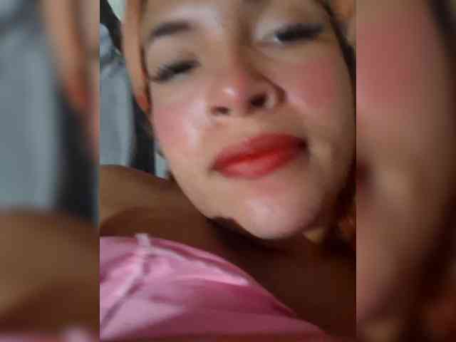 ZunaraOfficial1 webcam