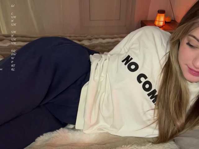 Kellynaive1's BongaCams show and profile