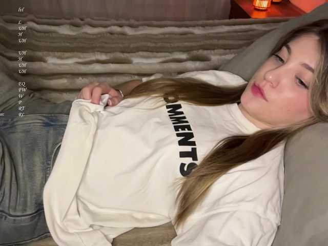 Kellynaive1's BongaCams show and profile