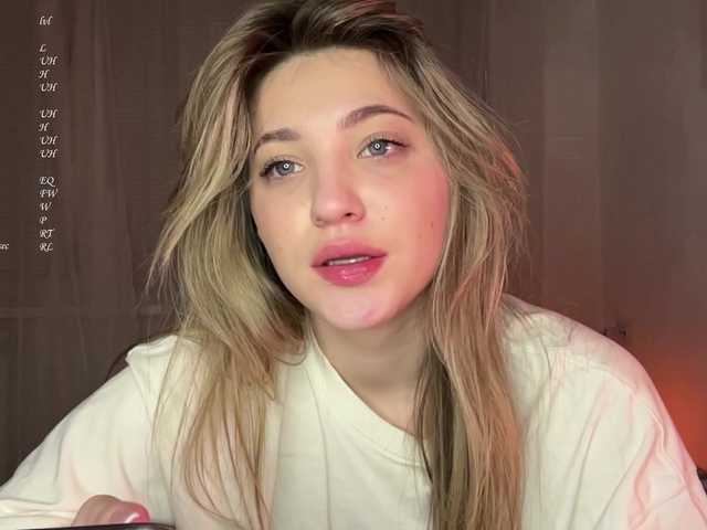 Kellynaive1's BongaCams show and profile