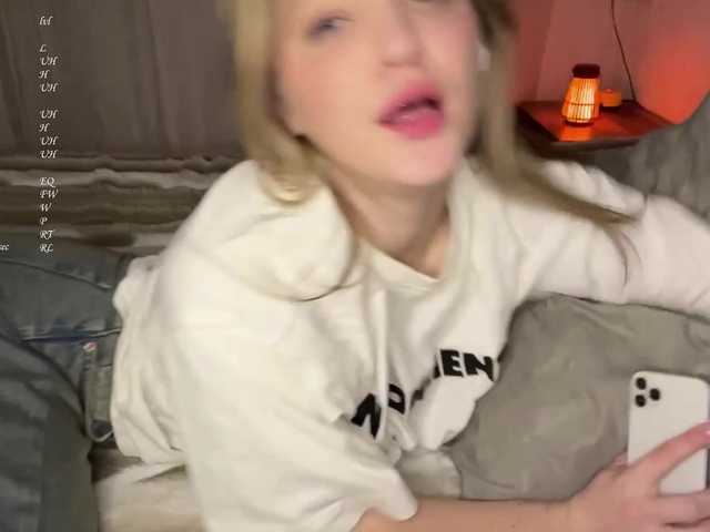 Kellynaive1's BongaCams show and profile