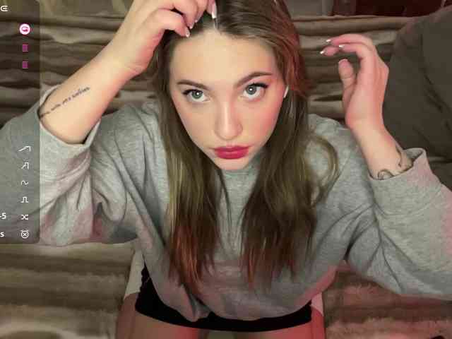 Kellynaive1 Live Webcam on BongaCams