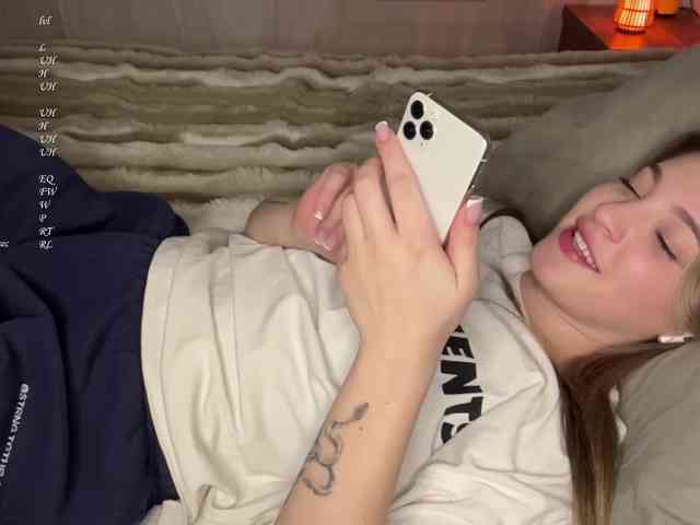 Kellynaive1 Kellynaive1