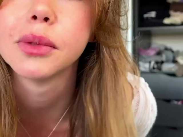 ElliWilson's BongaCams show and profile