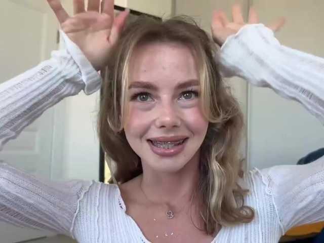 ElliWilson's BongaCams show and profile