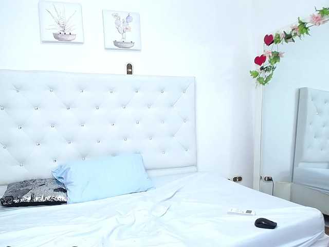 skynichanel's BongaCams show and profile