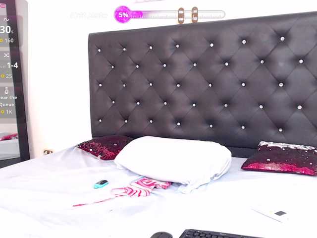 skynichanel's BongaCams show and profile