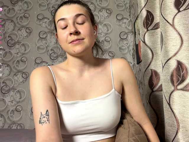 MarcieCurit's BongaCams show and profile