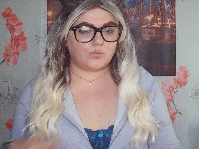 Ms-Ella's BongaCams show and profile