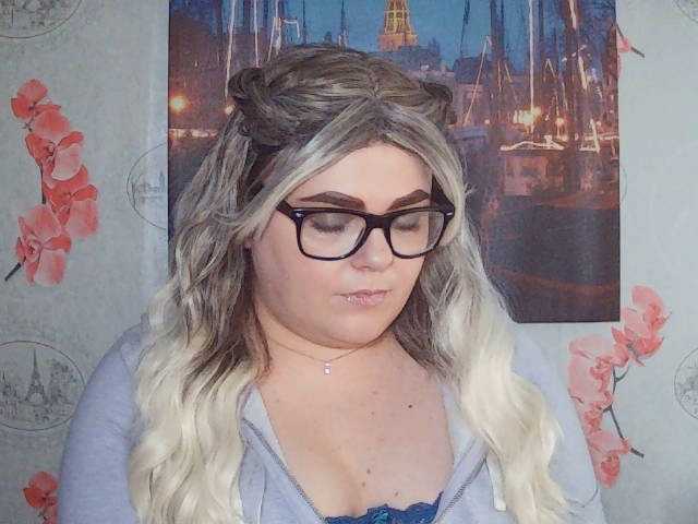 Ms-Ella's BongaCams show and profile