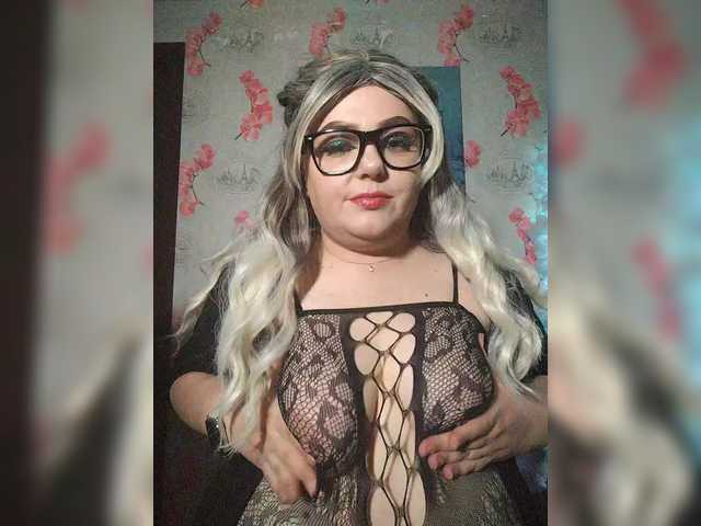 Ms-Ella's BongaCams show and profile