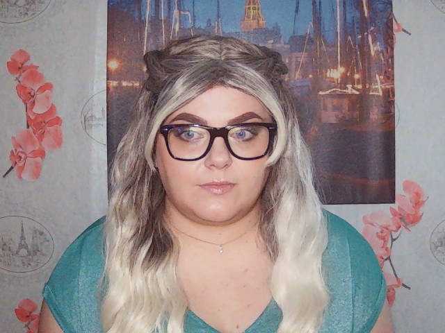 Ms-Ella's BongaCams show and profile