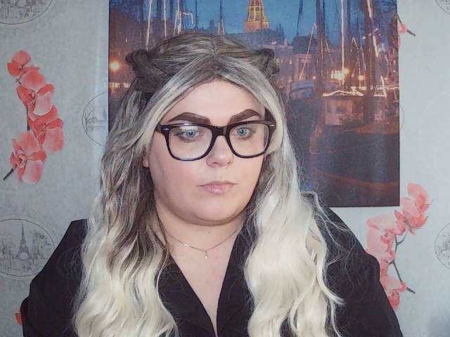 Ms-Ella's BongaCams show and profile