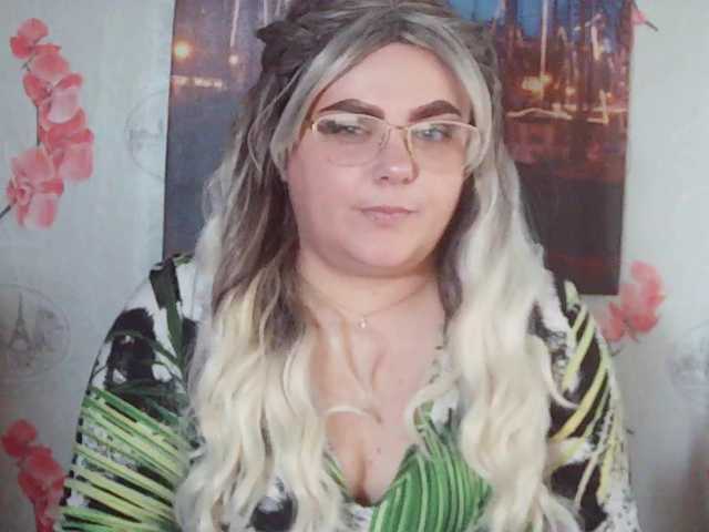 Ms-Ella's BongaCams show and profile