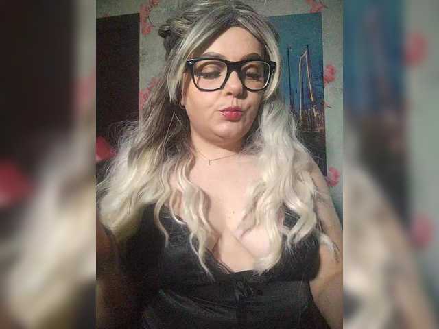 Ms-Ella's BongaCams show and profile