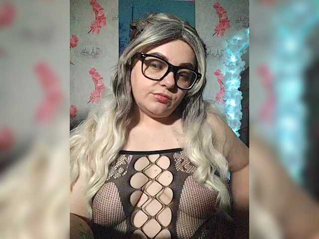 Ms-Ella's BongaCams show and profile