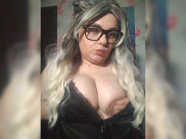 Ms-Ella's BongaCams show and profile