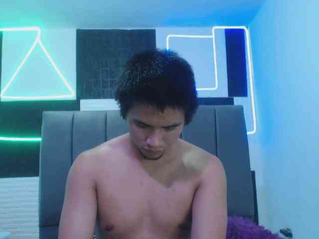 adonislatin19 Live Webcam on BongaCams