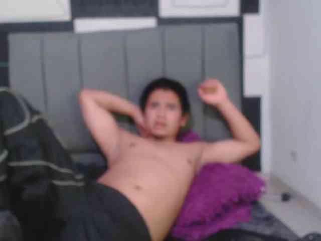 adonislatin19 Live Webcam on BongaCams