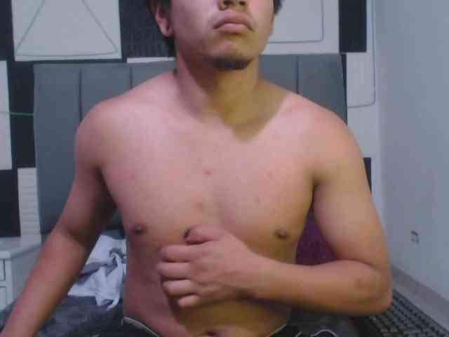 adonislatin19 Live Webcam on BongaCams