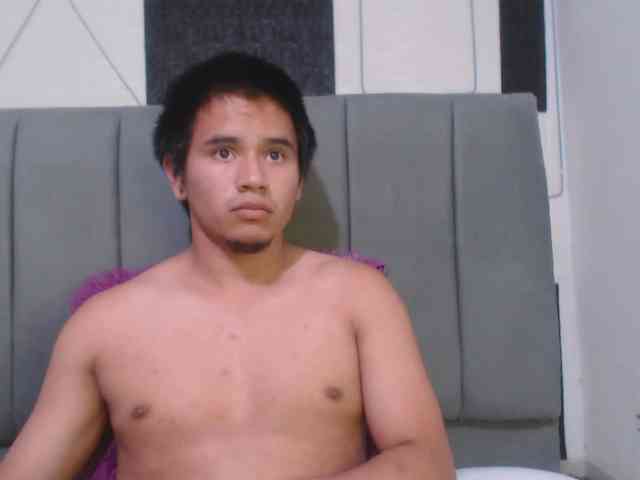 adonislatin19 Live Webcam on BongaCams