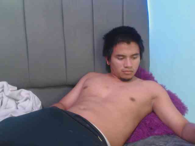 adonislatin19 Live Webcam on BongaCams