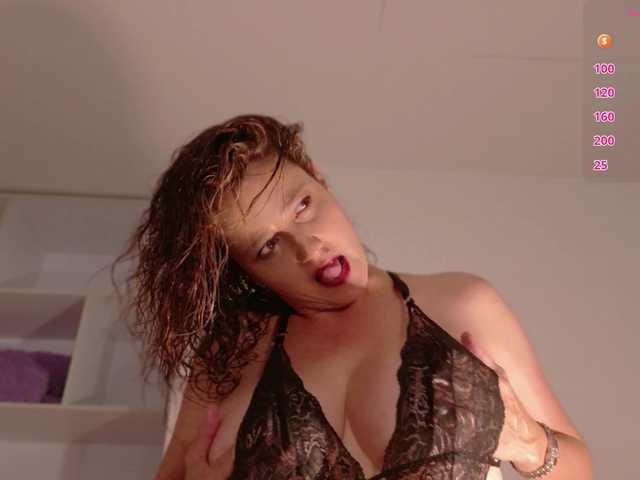 Adriana-gold's BongaCams show and profile