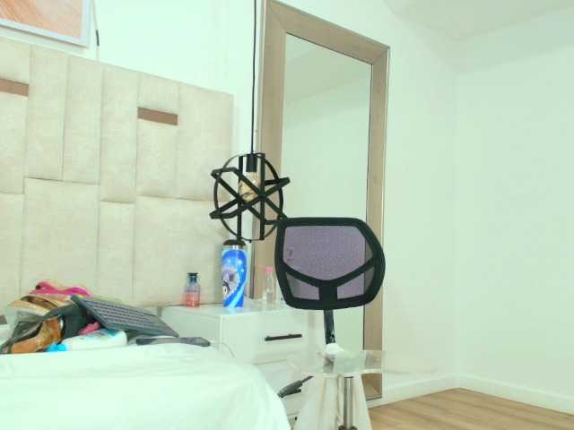 Sara-BigAss's BongaCams show and profile