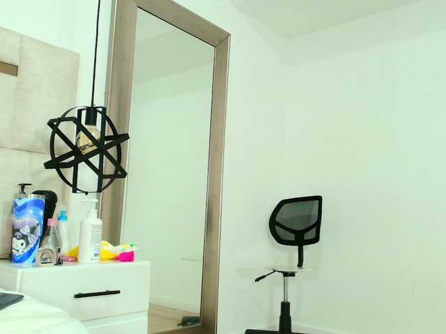 Sara-BigAss's BongaCams show and profile