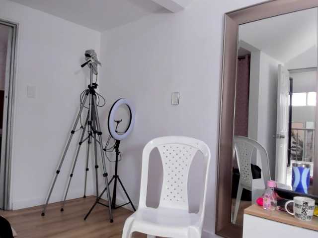 Sara-BigAss's BongaCams show and profile