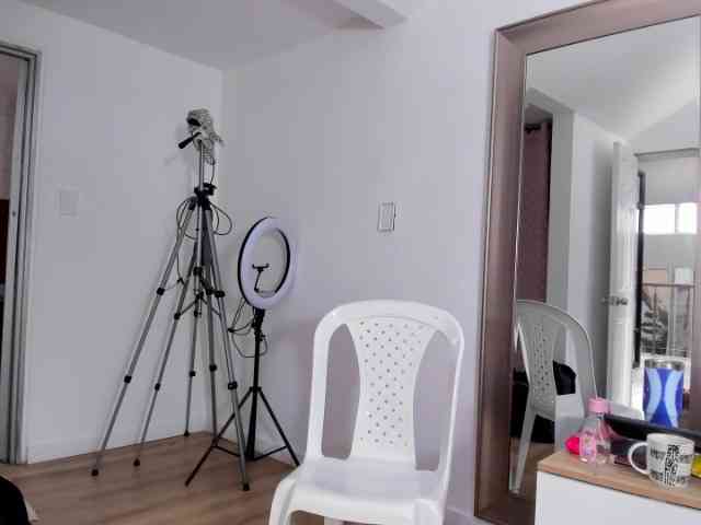 Sara-BigAss Sara-BigAss